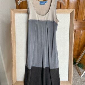 Vera Wang Gray and Black Sleeveless Dress